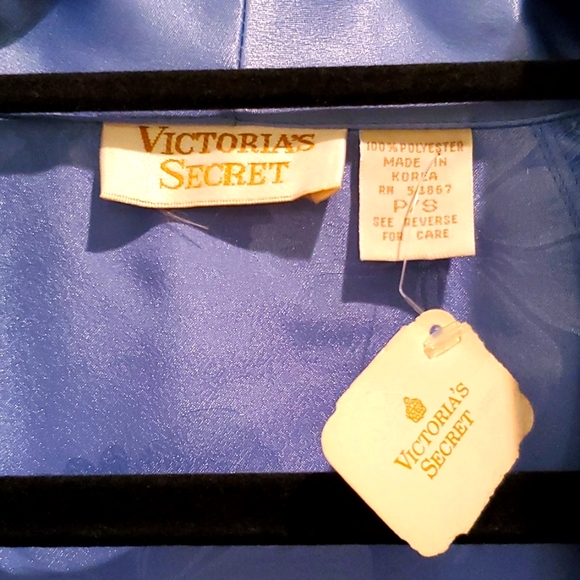 🆕️Vintage Victoria Secret Robe - Picture 2 of 15